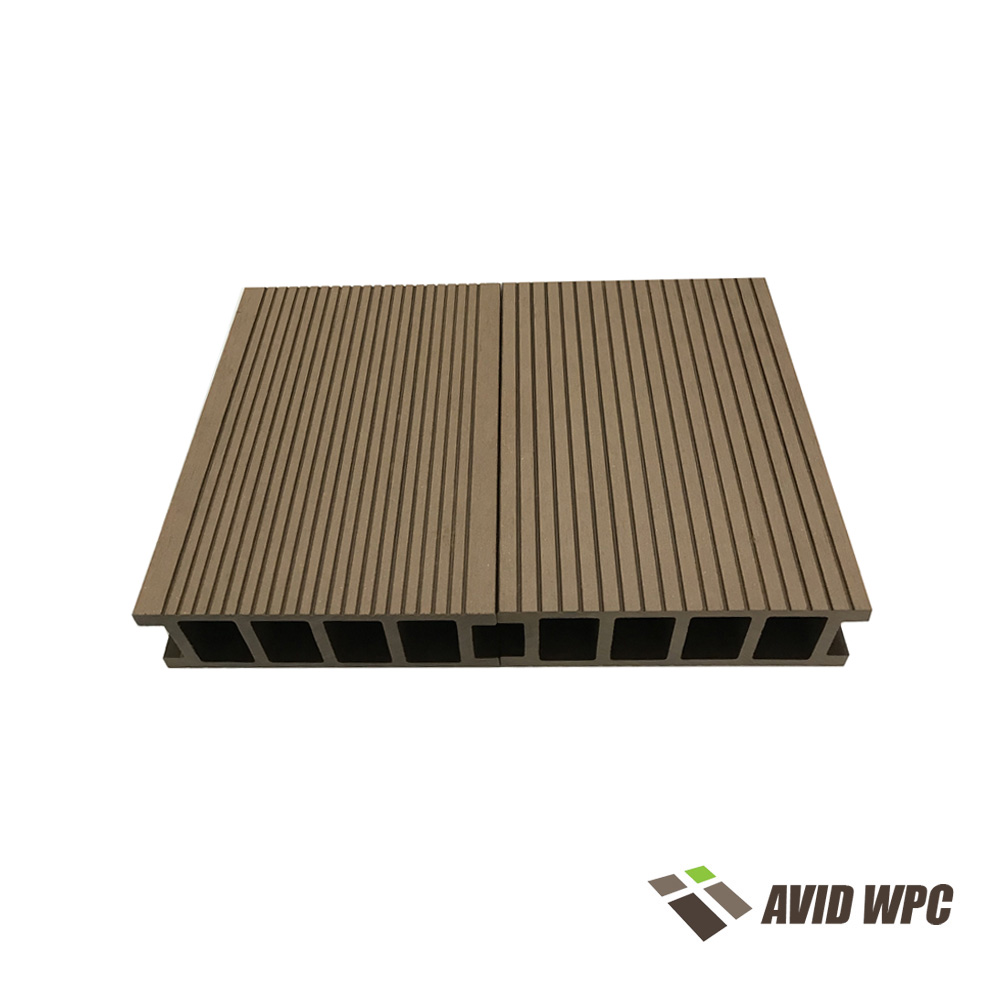 Baumaterial aus Holz-Kunststoff-Verbundwerkstoffen / WPC-Hohldecks