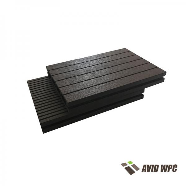 Composite decking plank for outdoor