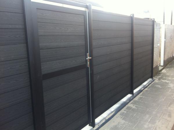 Clôture extérieure adaptée aux besoins du client de patio de jardin de sécurité de WPC de protection UV