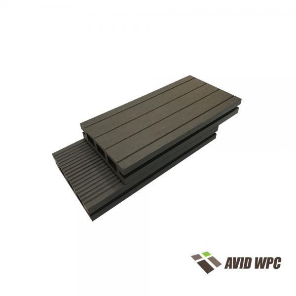 Hohles WPC-Decking