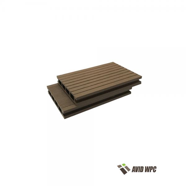 Hollow WPC Decking uima-altaalle